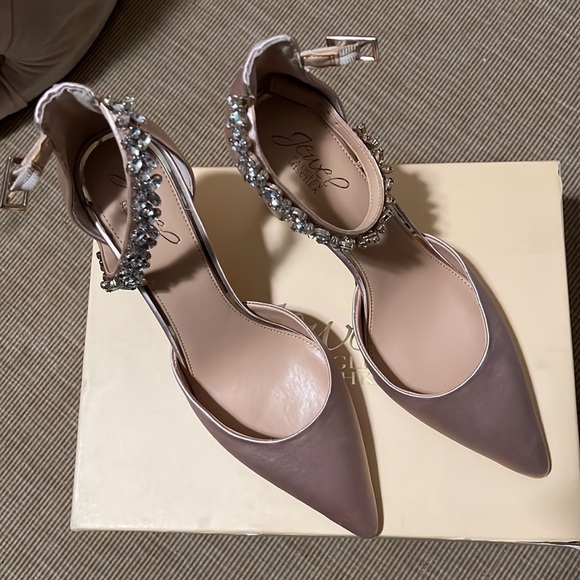 Jewel Badgley Mischka Shoes - Jewel Badgley Mischka Ollie Champagne Pump 9.5